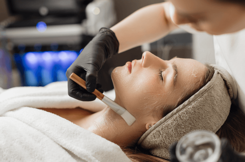 Buccal Massage: The Intra-Oral Facial Technique Redefining Face Sculpting in Bangkok